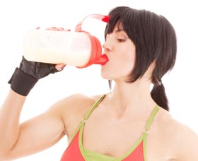 cuanta proteina tomar gimnasio suplemento quemar grasa perder peso