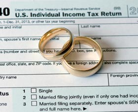 Recibir más dinero en los taxes: Declara tus impuestos como casado o separado