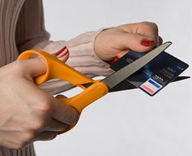 cerrar tarjetas de credito cortar tarjetas de credito