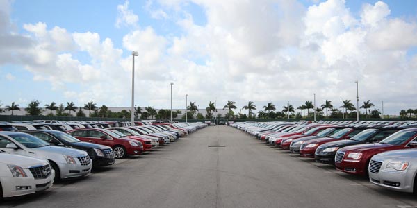 Ventajas de comprar un carro usado de un comerciante