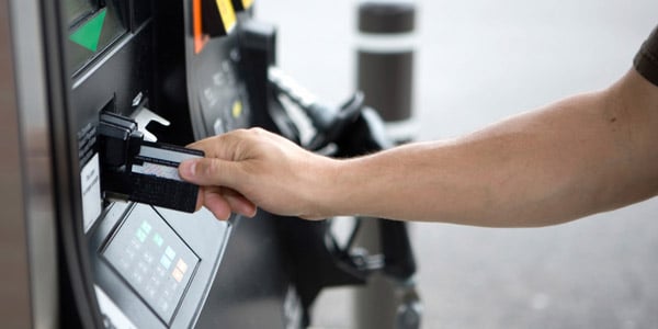 Ganar dinero al usar tus tarjetas de crédito: Aprovecha el descuento en las estaciones de gasolina