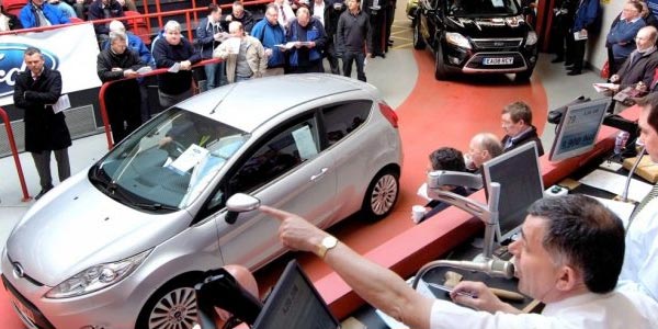 Ahorrar dinero al comprar un auto usado en una subasta