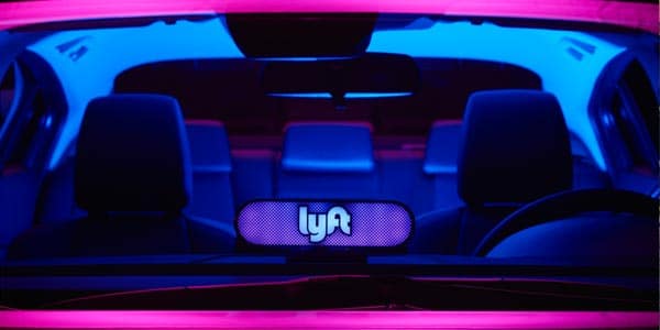 Que carro puede trabajar con lyft ganar dinero