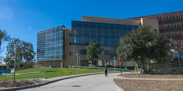 universidades para latinos Cal Poly Pomona